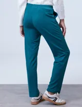 Pantalón jogger verde de algodón, marca Ruby Rd, con pretina elastizada.