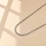 Gargantilla de eslabones entrelazados en plata 925, de diseño clásico y acabado brillante.