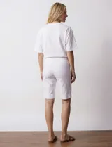 Bermuda de gabardina elastizada color negro, marca Zac & Rachel.