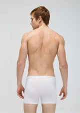 Pack de dos calzoncillos bóxer largos, uno negro y otro azul marino, confeccionados en algodón y elastano, con elástico personalizado en la cintura.