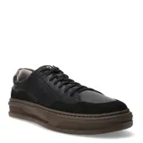 Championes urbanos Democrata modelo Wide, confeccionados en cuero negro con detalles en gamuza y suela de goma color marrón tabaco.