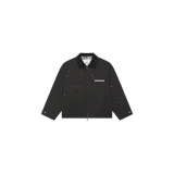 Campera de Eme Studios modelo Pathos Shadow Coat, color negro con cierre frontal y bolsillos en el pecho, cuello camisero y puños ajustables con broches metálicos.