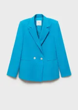 Chaqueta tipo blazer de corte recto en color turquesa, con cuello de solapa, cierre frontal de doble botonadura y manga larga. Cuenta con forro interior.