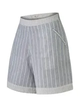 Short de tiro alto confeccionado en mezcla de lino y algodón orgánico. Presenta un diseño de rayas verticales en tonos gris y blanco, con bolsillos laterales y dobladillo vuelto en las piernas. Incluye cierre invisible lateral.