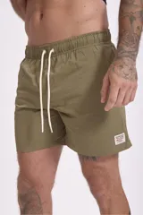 Short de baño liso color rosa oscuro con cintura elástica y cordón ajustable blanco.