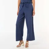 Pantalón ancho azul de punto smock, con cintura elástica ajustable mediante cordón del mismo tejido y diseño fluido de perneras holgadas.