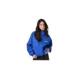 Campera windbreaker Eme Studios de diseño técnico en color azul, con patrón geométrico en relieve, capucha ajustable, cierre frontal oculto, ribetes reflectantes y bolsillos delanteros. Presenta el logo de la marca estampado en el pecho.