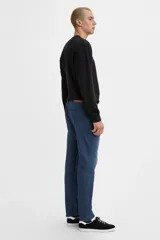 Jean de hombre Levi's modelo 502 Regular Taper ADV, color azul oscuro con lavado medio. Corte regular en muslos y tapered en piernas. Confeccionado con tecnología Levi's Flex para mayor comodidad y flexibilidad.