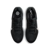 Championes de running Nike Air Winflo 11 color negro con detalles en blanco.