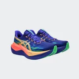 Championes de running Asics Superblast 3 con diseño multicolor. Presentan una mediasuela con tecnología FF LEAP para mayor amortiguación y reactividad, parte superior tejida transpirable y suela con diseño inspirado en camas elásticas.