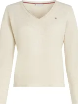 Sweater de lana Tommy Hilfiger con cuello en V, mangas largas y terminaciones con dobladillos enrollados. Presenta el logo de la marca bordado en el pecho.