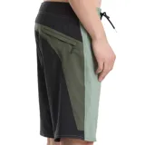 Short de baño Volcom modelo Abg React Mod de 20 pulgadas, color verde militar con paneles laterales oscuros y cordón ajustable negro en la cintura.