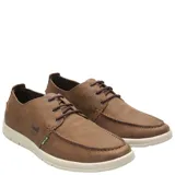 Zapato casual tipo náutico de cuero marrón con cordones, suela de goma blanca y logo de la marca grabado en el lateral.