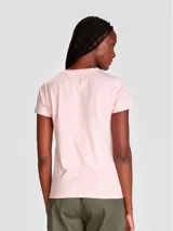 Remera básica de corte entallado, con cuello redondo y mangas cortas, confeccionada en tejido de algodón liso.