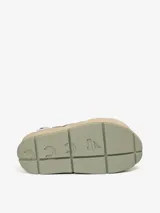 Sandalias de plataforma con tiras cruzadas de cuero color crema y plateado, con tira trasera ajustable marrón.