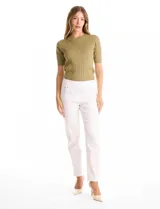 Jegging de algodón elastizado con pretina ancha de tiro alto, diseño frontal con bolsillos simulados y bolsillos traseros funcionales.