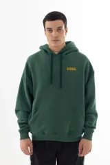 Buzo hoodie verde oscuro con corte oversize, confeccionado en algodón y poliéster. Estampa trasera de la Pantera Rosa como smuggler y logo bordado en el frente.