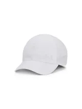 Gorra deportiva Under Armour de perfil bajo, color blanco, con paneles laterales perforados para mayor transpirabilidad y logotipo reflectante en el frente.