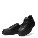 Championes urbanos Puma modelo Court Lally Skye, de diseño monocromático negro con plataforma elevada y cierre de cordones.