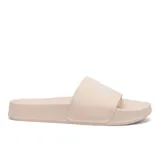 Chancletas New Balance modelo 200, color beige con logo en blanco.