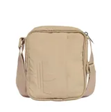 Morral Adidas color beige con diseño minimalista, correa ajustable para el hombro y logo del trifolio grabado en el frente.