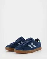 Championes Coolway Kizuna de gamuza azul con detalles en celeste y verde.