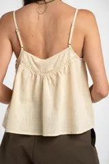 Blusa de algodón peinado color negro, con tirantes finos, escote en V y detalles de bordados y encaje en el frente.