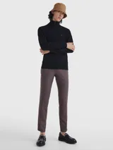 Sweater negro de Tommy Hilfiger con cuello alto y cremallera corta. Tiene el logo de la marca bordado en el pecho.