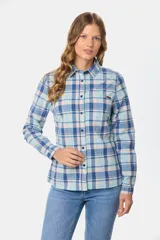 Camisa de algodón a cuadros en tonos azul, celeste y rosa, con botones personalizados y un bolsillo en el pecho.