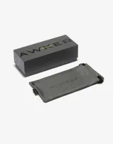 Lentes de sol unisex Hawkers modelo Jam, con montura rectangular de carey caramelo y lentes marrones.