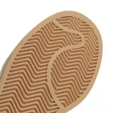 Championes Adidas Campus 00s grises con las tres tiras laterales en negro.