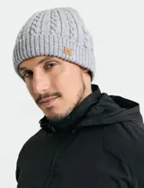 Campera negra con capucha, cierre frontal completo y bolsillos laterales con cierre. Diseño ligero con puños elásticos.
