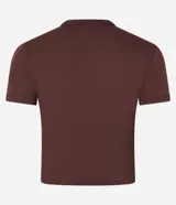 Blusa cropped de manga corta y cuello redondo, confeccionada en tejido rib acanalado de color marrón oscuro.