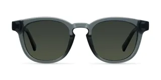 Lentes de sol cuadrados unisex, con armazón gris y lentes verdes polarizadas con protección UV 400. Fabricados en policarbonato francés con lentes japonesas TAC polarizadas, antirayaduras y con film super hidrofóbico.