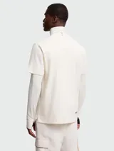 Remera de algodón Moncler Grenoble en color blanco roto con diseño de doble capa. Cuenta con cuello alto, cierre de cremallera corta, logo en el pecho y mangas largas con orificios para el pulgar y detalles tricolores.