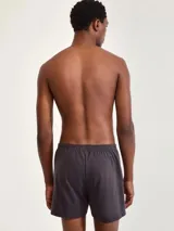 Boxer de corte clásico y holgado, confeccionado en algodón gris, con cintura elástica y bragueta frontal.