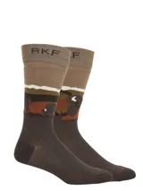 Medias largas de bambú RKF color marrón, con diseño estampado de búfalo en el cuerpo y el logo de la marca tejido en el puño elástico.