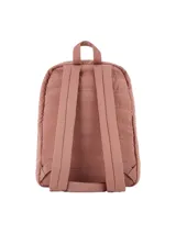 Mochila acolchada de diseño quilting, con compartimento principal con cierre, bolsillo frontal con cierre y aplique con logo de la marca.