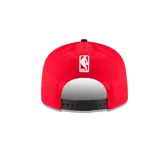 Gorra New Era 9Fifty de los Chicago Bulls, con visera plana negra y logo del equipo bordado en el frente.