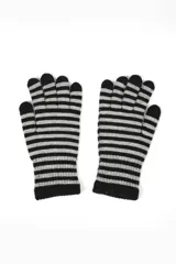 Par de guantes de punto con rayas horizontales negras y grises.