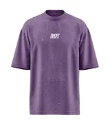 Remera de corte oversize con efecto lavado (washed) que le da un aspecto vintage y textura suave. Presenta un pequeño logo centrado en el pecho.