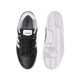 Championes Adidas Break Start Bold de estilo urbano, con diseño de plataforma, capellada de cuero sintético en color negro con las icónicas tres tiras laterales en blanco y suela de goma blanca.