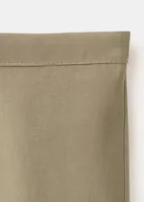Pantalón wide leg de tejido fluido en color verde militar, con cintura elástica ajustable y cordón.