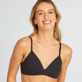 Sujetador triangular negro sin relleno con tirantes finos y ribete de encaje.