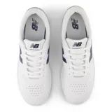 Championes New Balance modelo BB80UFO, color blanco con detalles en azul marino.