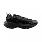 Championes Lacoste Audyssor color negro, con capellada de cuero y detalles en gamuza. Suela gruesa con diseño geométrico.