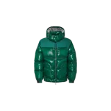 Campera puffer Casablanca de color verde, con acabado brillante, diseño acolchado, capucha ajustable y cierre frontal con cremallera.