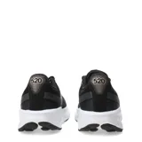 Championes de running New Balance modelo Fresh Foam 520 para mujer. Presentan un diseño en color negro con detalles en tono rosado metalizado en el logo lateral y la lengüeta. Cuentan con una entresuela blanca con tecnología Fresh Foam para mayor amortiguación y suela de goma negra.