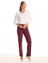 Pantalón sastrero de corte recto y entallado, con nervadura central vertical que estiliza la silueta. Cuenta con cintura ancha de soporte, panel de malla interna para control abdominal y bolsillos posteriores simulados.