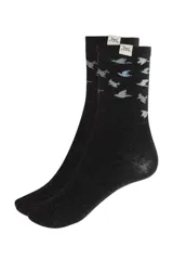 Par de medias negras con diseño de pájaros en tonos celeste y gris.